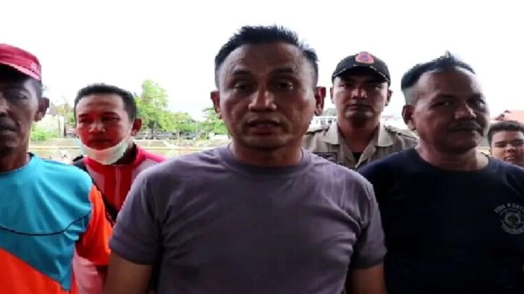 Kepala Pelaksana BPBD Padang Endrizal (tengah). (Antara/HO-BPBD Padang)