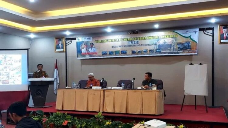Tingkatkan Kunjung, Pemprov Sumbar Rancang Perjalanan Wisata Tambang Ombilin Sawahlunto 1 Kabid Destinasi dan Industri Pariwisata Dinas Pariwisata Sumbar Doni Hendra menyampaikan pemaparan pada Sosialisasi Warisan Tambang Batu Bara Ombilin Sawahlunto di Padang, Senin. (Antara/Ikhwan Wahyudi)