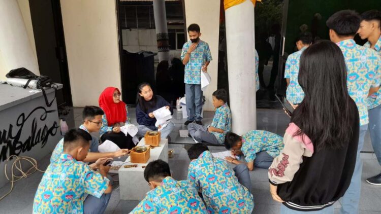 Siswa SMA 15 Padang dan SMA Murni Belajar Batik di PKD 2022 1 Siswa SMA belajar batik di PKD 2022
