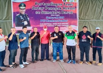 Gelorakan Semarak G20, Kemenkumham Sumbar Gelar Laga Tenis Persahabatan 15 Laga tenis antar penegak hukum yang digelar Kanwil Kemenkumham Sumbar untuk mempererat sinergi G20.