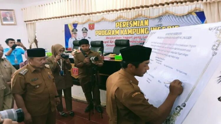 Agam bakal Punya Kampung Inggris, Pemkab jadikan Lima Nagari Pilot Project 1 Peresmian kampung Inggris di Agam. (Antara/HO-Dok Diskominfo Agam)