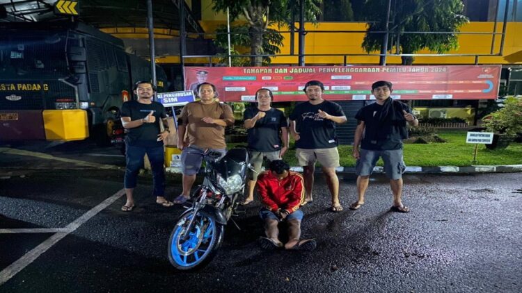 Hendak Menjual Motor Curian, Pelaku Diringkus Polisi di Padang 1 Polisi di Padang meringkus pelaku pencurian motor. (IST)