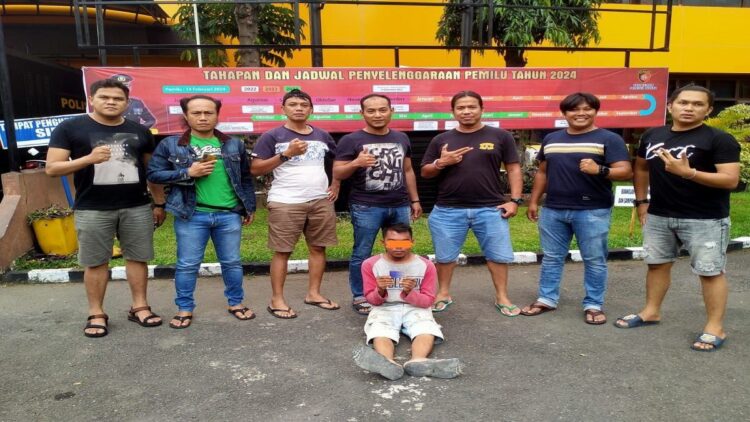 Polisi menangkap pekerja bangunan karena mencuri uang di ATM majikan. (IST)