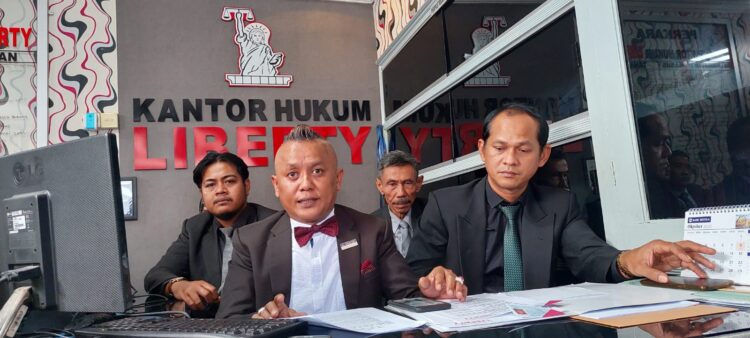 Giring Opini Kasus Mahar Politik, Boy London Sebut Kuasa Hukum Pelapor Cemarkan Nama Baik JFP 1 Jon Firman Pandu melalui kuasa hukumnya, Mukti Ali Kusmayadi Putra atau boy London memberikan keterangan pers ke awak media terkait kasus mahar politik. (IST)