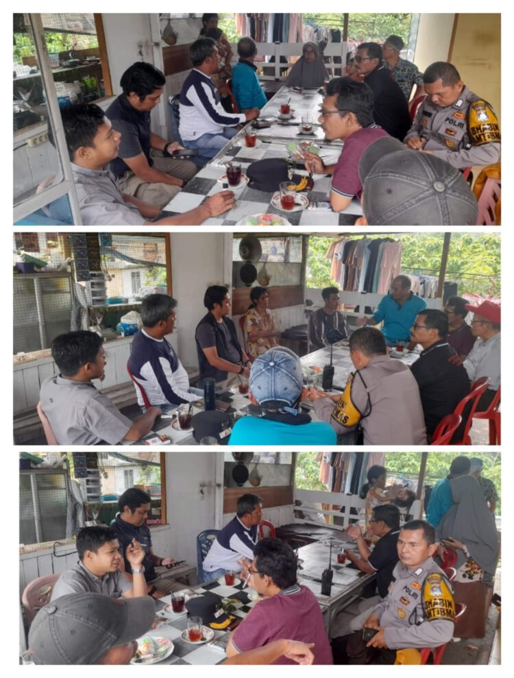 Terungkap Wanita Kristen Berjilbab di Padang Ubah Status Agama di KTP jadi Islam 1 Pemuka masyarakat Bandarbuat dimediasi oleh Polsek Lubukkilangan dan Kesbangpol Kota Padang bertemu langsung dengan wanita Kristen berjilbab yang aksinya mengemis bikin gaduh di media sosial. (IST)