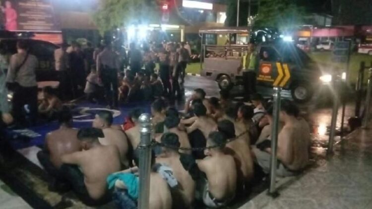 Polresta Padang mengamankan puluhan pelaku tawuran di Padang. (Istimewa)