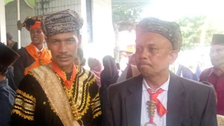 Pemkab Solsel Didorong Usulkan Tradisi "Mambantai Kabau nan Gadang" jadi Warisan Budaya 1 Wakil Bupati Solok Selatan, Yulian Efi (kiri). (ANTARA/HO)