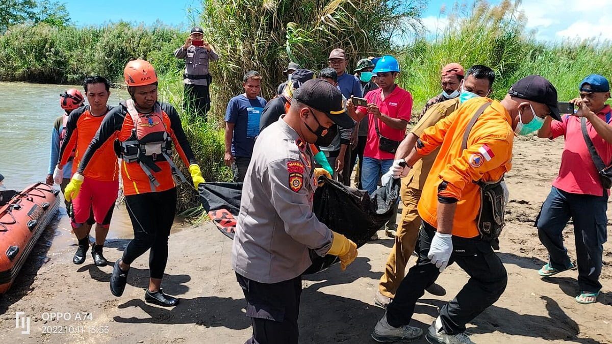 Evakuasi korban diserang buaya di Kinali, Pasaman Barat