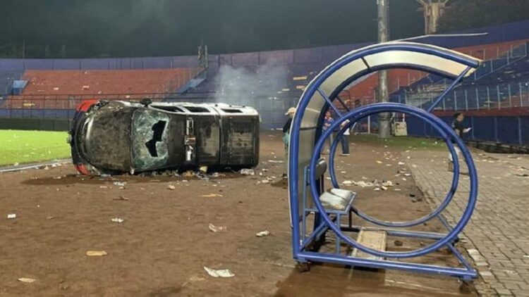 Tragedi Kanjuruhan, Bareskrim Polri Periksa Direktur PT LIB 1 Kericuhan di Stadion Kanjuruhan pada 1 Oktober 2022. (ANTARA FOTO/Vicki Febrianto)