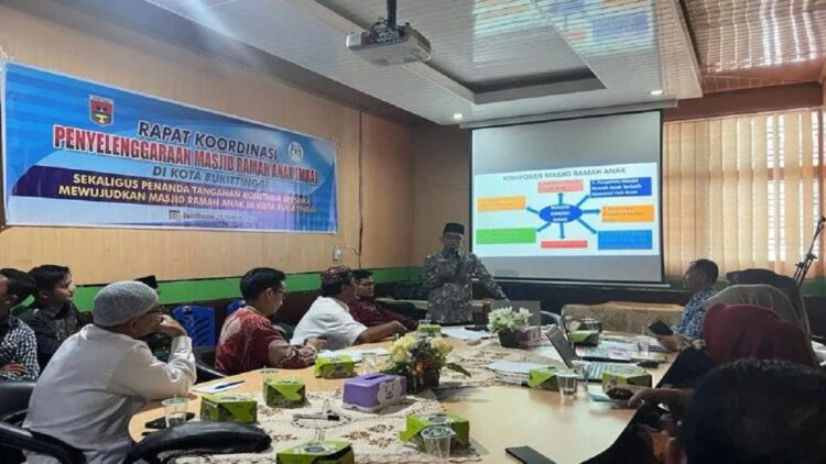 Pemko Bukittinggi Gagas Masjid Ramah Anak 1 Rapat pembentukan Masjid Ramah Anak di Bukittinggi. (Antara/HO-Pemkot Bukittinggi)