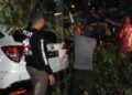 Angin Kencang, Dua Minibus Tertimpa Pohon di Padang 5 Mobil tertimpa pohon di Padang