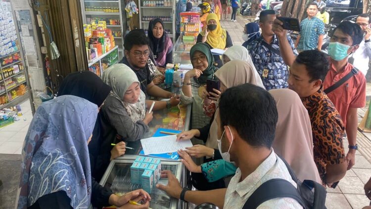 Tindaklanjut Surat Kemenkes RI, Polda Sumbar Minta Apotek Tak Jual Obat Sirup 1 Razia obat sirop di apotik oleh Polda Sumbar
