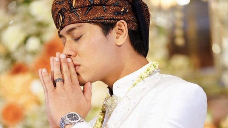 Jadi Tersangka KDRT, Rizky Billar Terancam Bui 5 Tahun 1 Rizky Billar terancam bui lima tahun setelah ditetapkan menjadi tersangka kasus KDRT terhadap Lesti Kejora. (Screenshot dari Instagram @rizkybillar )