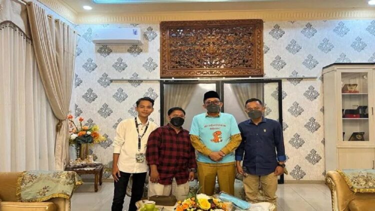 Yayasan Ruandu beraudiensi dengan Wali Kota Padang Hendri Septa (Antara/HO-Ruando)