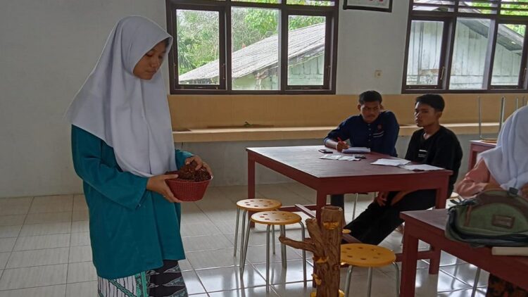 40 Pelajar Lolos Seleksi Lomba Bercerita se-Sumatera Barat 1 Salah seorang pelajar peserta lomba bercerita di Payakumbuh