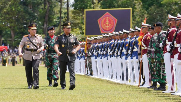 Sinergisitas TNI-Polri akan Jamin Stabilitas Keamanan dan Politik 1 Wisuda AKMIL dan AKPOL dihadiri Panglima TNI dan Kapolri