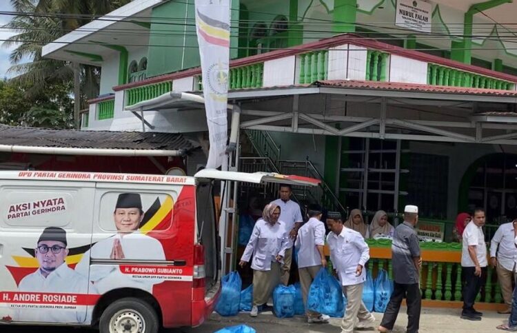 Jumat Berkah Andre Rosiade Digelar di Kota Solok 1 Jumat Berkah bersama Andre Rosiade di Masjid Nurul Falah, Kelurahan Tanjung Paku, Kota Solok.