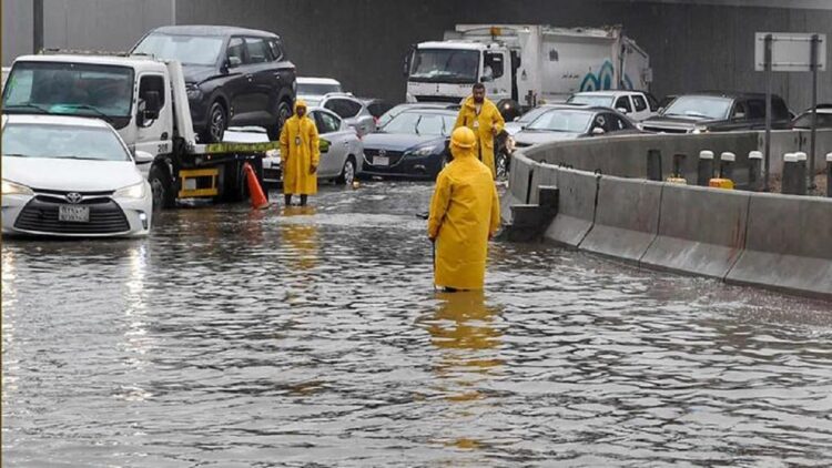 Banjir Bandang Terjang Jeddah Arab Saudi, 2 Orang Tewas 1 Kota Jeddah, Arab Saudi, diterjang banjir bandang pada Kamis (24/11) waktu setempat. (Reuters)