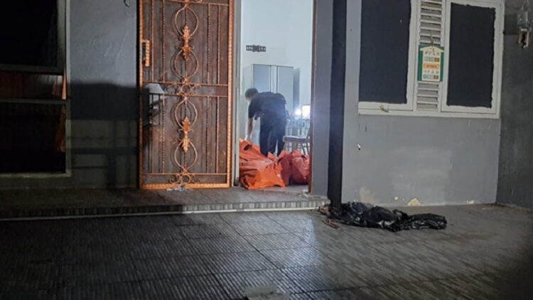 Satu keluarga ditemukan tewas di dalam sebuah rumah di Citra Garden 1, Kalideres, Jakarta Barat. (Tangkapan layar TvOne)