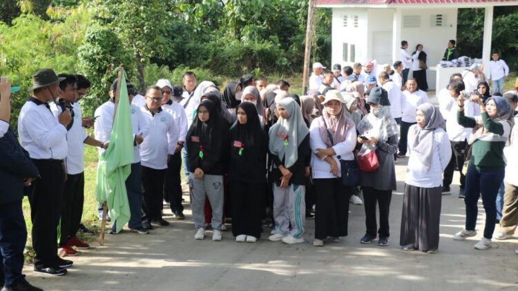 Gubernur Mahyeldi buka tracking bersama mahasiswa Unand