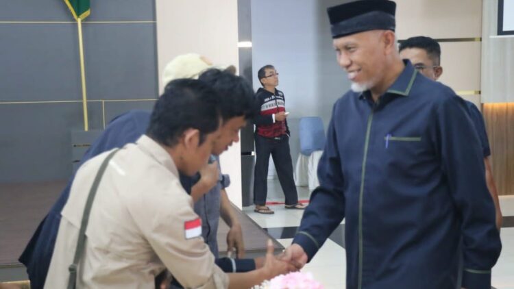 Terima Serikat Pekerja Aqua Grup, Gubernur Sumbar Tegaskan Pedoman pada Aturan 1 Gubernur Mahyeldi terima serikat pekerja Aqua