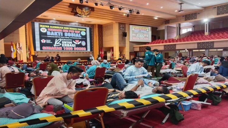 Acara donor darah yang digelar salah satu organisasi di Kota Padang. (Istimewa)