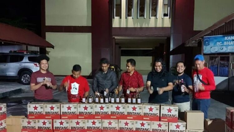 Polisi Sita Puluhan Kardus Minol Berbagai Merek dari Sebuah Rumah di Solok 1 Polres Solok Kota berhasil sita puluhan kardus miras jenis bir bintang (ANTARA/HO-Polres Soloj Kota)