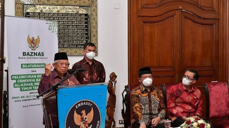 300 Orang Terima Beasiswa Cendekia BAZNAS Mesir dan Timur Tengah 1 Wakil Presiden Ma’ruf Amin memberikan arahan kepada diaspora Indonesia di Kairo, Mesir, Sabtu (5/11/2022). ANTARA/HO-BPMI Setwapres/aa.