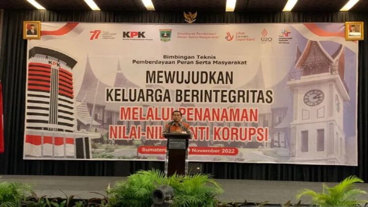 72 Kasus Korupsi di Sumbar Diadukan ke KPK sepanjang 2022 1 Direktur Pembinaan Peran Serta Masyarakat Komisi Pemberantasan Korupsi (KPK) RI, Brigjen Pol Kumbul KS saat membuka kegiatan Keluarga Berintegritas di Hotel Mercure Kota Padang, Rabu.