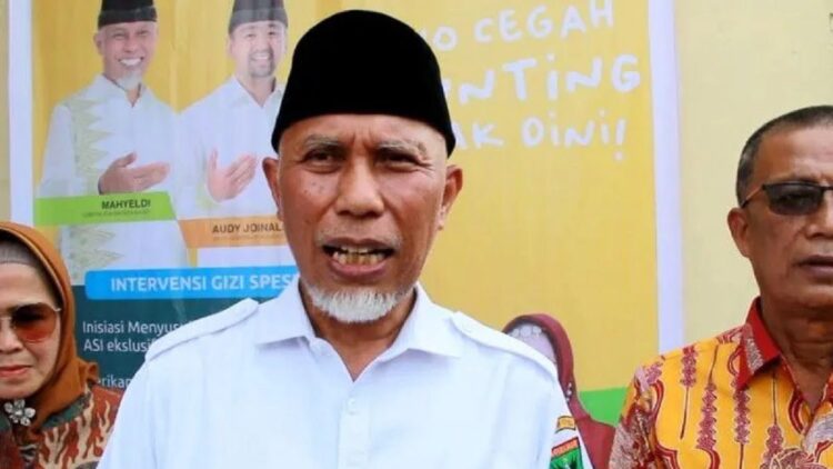 Gubernur Sumbar, Mahyeldi dan Kadis Kesehatan dr Lila Yanwar. (ANTARA/Miko Elfisha)