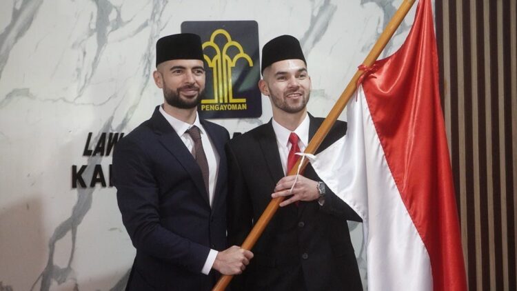 Akhirnya! Jordi Amat dan Sandy Walsh Resmi Jadi WNI 1 Jordi Amat dan Sandy Walsh resmi jadi WNI