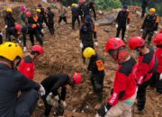 TRC Semen Padang Evakuasi 4 Korban Gempa Lagi di Desa Cijedil