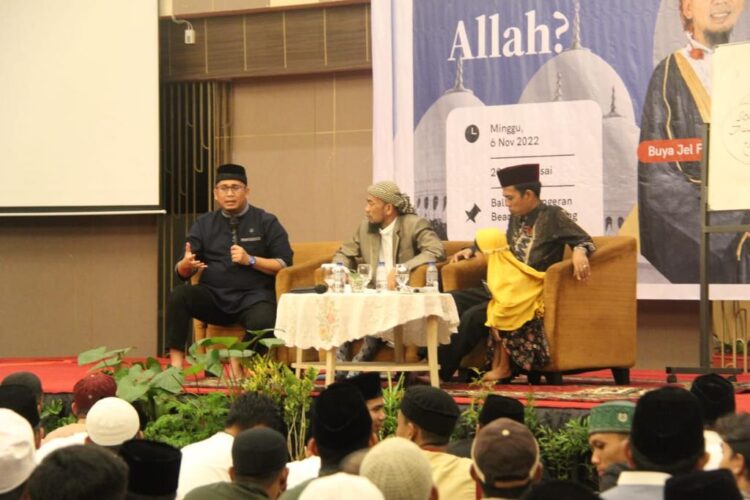 Andre Rosiade Ikuti Kajian Bersama UAS di Sumbar 1 Ketua DPD Partai Gerindra Sumbar H Andre Rosiade mengikuti kajian spesial bersama Ustaz Abdul Somad (UAS) dan Ustaz Jel Fatullah yang dikemas dengan duduak baselo di Ballroom Hotel Pangeran Beach Padang, Minggu (6/11/2022) malam. (Istimewa)