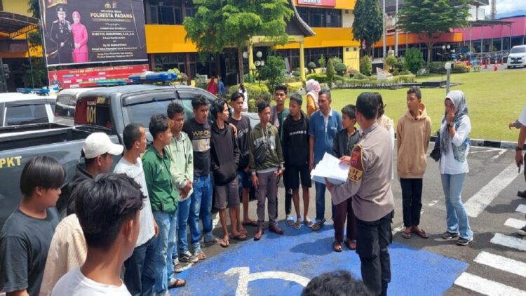 Puluhan pelaku tawuran dan balap liar dipulangkan ke keluarga masing-masing. (Istimewa)
