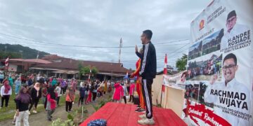 Rachmad Wijaya dan Ratusan Warga Ganting Parak Gadang Senam Massal 8 Rachmad Wijaya dan Ratusan Warga Ganting Parak Gadang Senam Massal