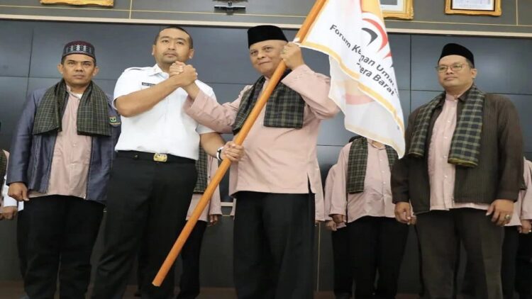 Usai Dikukuhkan, Wagub Minta FKUB Rawat Kerukunan di Sumbar 1 Wakil Gubernur Sumbar, Audy Joinaldi mengukuhkan Pengurus Forum Kerukunan Umat Beragama (FKUB) Provinsi Sumatra Barat (Sumbar) Periode 2022-2027. (Istimewa)