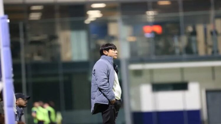 Shin Tae-yong Ungkap Faktor Kelelahan bikin Timnas U-20 Kalah Lawan Prancis 1 Pelatih tim nasional U-20 Indonesia Shin Tae-yong memerhatikan permainan anak-anak asuhnya pada laga persahabatan kontra Prancis di Pinatar Arena, Murcia, Spanyol, Jumat (18/11/2022) dini hari WIB, yang berakhir dengan skor 6-0 untuk kemenangan Prancis. (ANTARA/HO-PSSI)