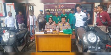 Polisi di Padang Tangkap 4 Komplotan Curanmor, Sudah Beraksi 15 Kali 6 Polisi di Padang Tangkap 4 Komplotan Curanmor, Sudah Beraksi 15 Kali