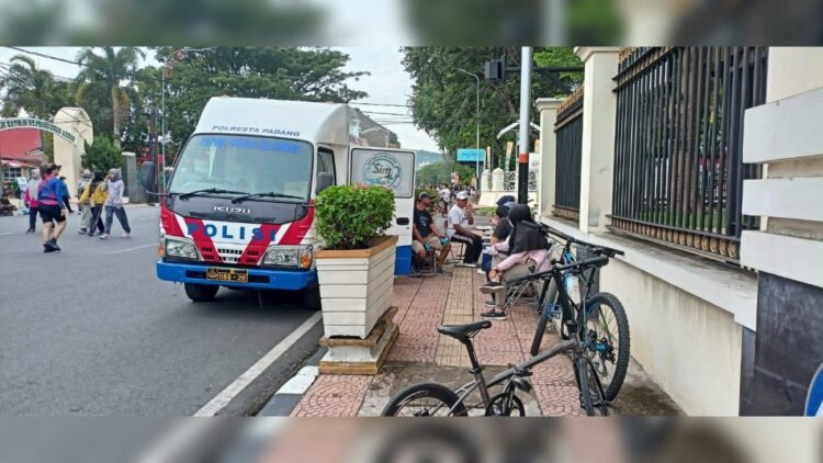Pelayanan SIM keliling Polresta Padang. (Istimewa)
