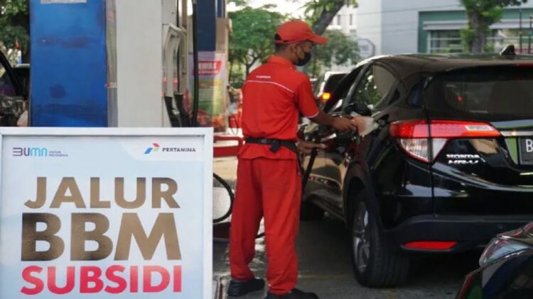 Pengisian BBM bersubsidi di salah satu SPBU (ANTARA/HO Pertamina)