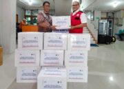 Peduli Gempa Cianjur, Semen Padang Serahkan 100 Kilogram Rendang ke BPBD Sumbar