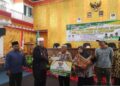 Pemkab Pasaman Barat salurkan Rp1,4 miliar dana zakat kepada 226 mustahik di daerah itu, Rabu. (Antara)