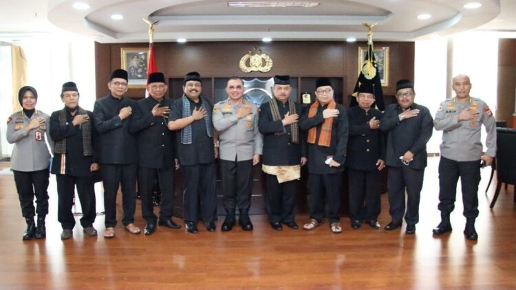 Pertemuan LKAAM Sumbar dengan Kapolda
