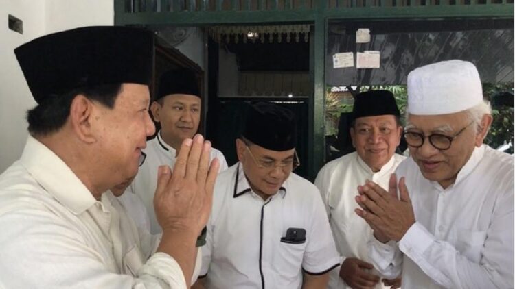 Bertemu Gus Mus, Prabowo Diminta Selalu Bertindak demi Rakyat dan Negara 1 Prabowo Subinato mengunjungi kediaman Gus Mus di Rembang, Minggu (6/11/2022). Foto: Mukhammad Fadlil/detikJateng