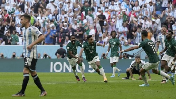 Piala Dunia 2022: Argentina Kalah 2-1 dari Arab Saudi 1 Selebrasi pemain Arab Saudi usai mengalahkan Argentina