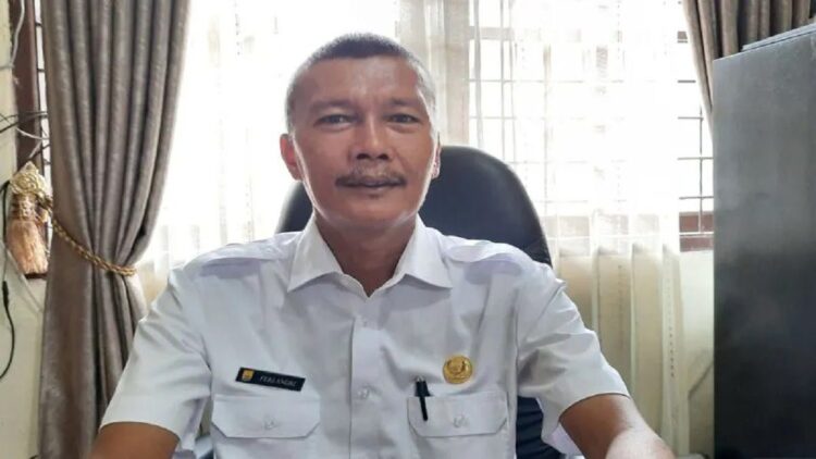 Kepala Dinas Perumahan Rakyat Kawasan Permukiman dan Lingkungan Hidup Kota Pariaman, Sumbar Feri Andri. (ANTARA/Aadiaat M. S.)