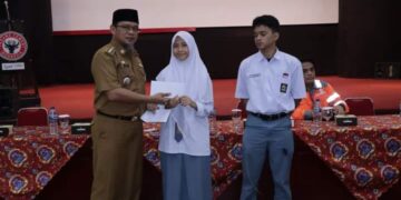 “Senyum Jerapah”, Warga Luki Padang Bisa Tukar Sampah dengan Uang