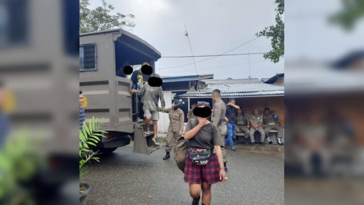 Belasan anak jalanan dan pengemis terjaring razia Satpol PP Padang. (Istimewa)