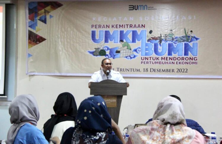 Andre Rosiade Sebut Waskita Karya Berperan dalam Pembangunan Infrastruktur Dalam dan Luar Negeri 1 Anggota DPR RI asal Sumbar Andre Rosiade saat membuka sosialisasi Peran Kemitraan UNKM BUMN untuk mendorong pertumbuhan ekonomi, di Hotel Truntum Padang, Minggu (18/12/2022).