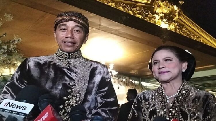 Presiden Jokowi bersama istri. (net)